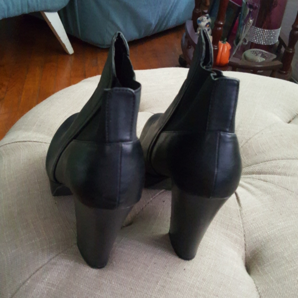 Shoes - Picture 3 of 4